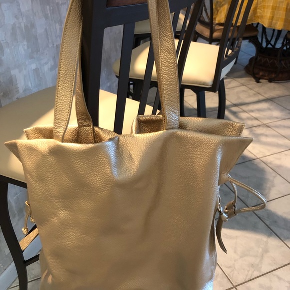 Supple Gold Leather Tote La Monde Bag - Picture 3 of 4